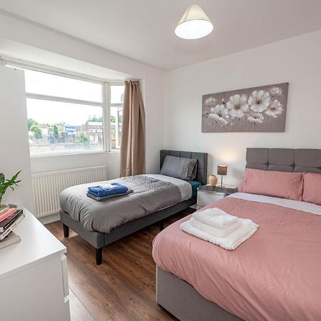 4 Bedrooms,2 Bathrooms House With Free Parking Plumstead  Ngoại thất bức ảnh