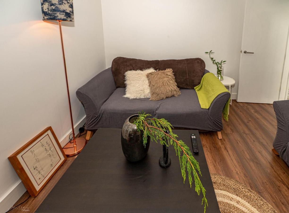 4 Bedrooms,2 Bathrooms House With Free Parking Plumstead  Ngoại thất bức ảnh