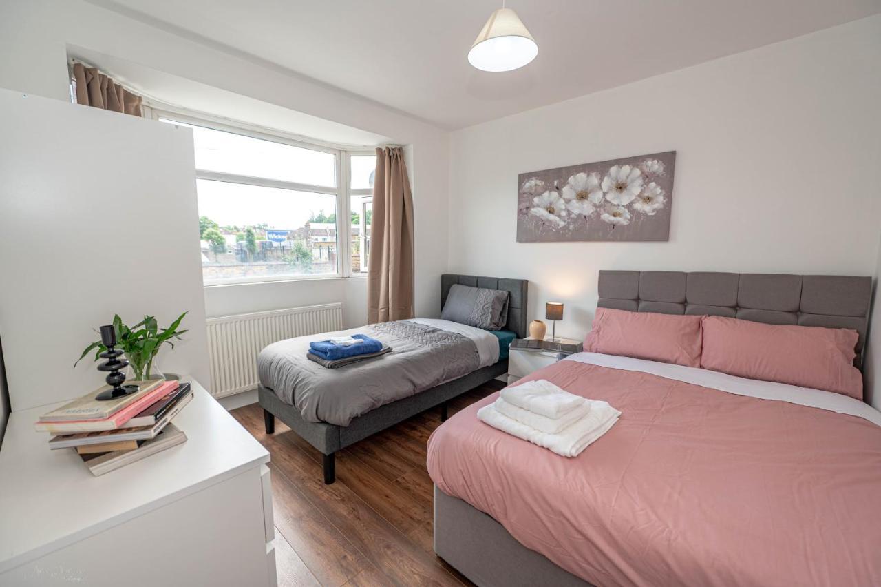 4 Bedrooms,2 Bathrooms House With Free Parking Plumstead  Ngoại thất bức ảnh