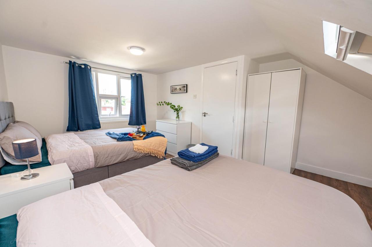 4 Bedrooms,2 Bathrooms House With Free Parking Plumstead  Ngoại thất bức ảnh