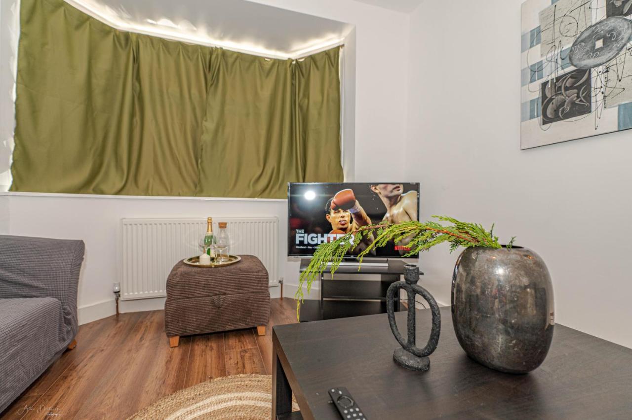 4 Bedrooms,2 Bathrooms House With Free Parking Plumstead  Ngoại thất bức ảnh