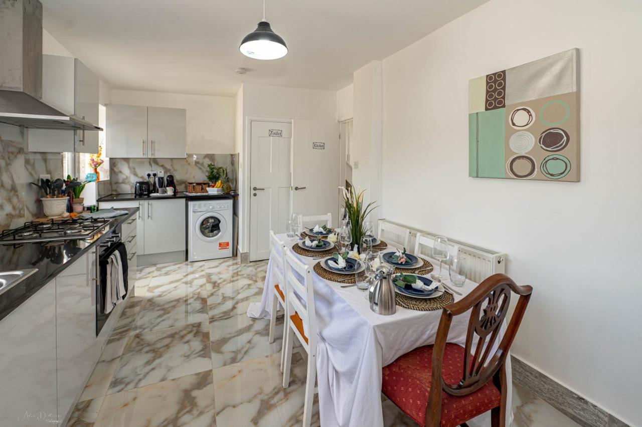 4 Bedrooms,2 Bathrooms House With Free Parking Plumstead  Ngoại thất bức ảnh
