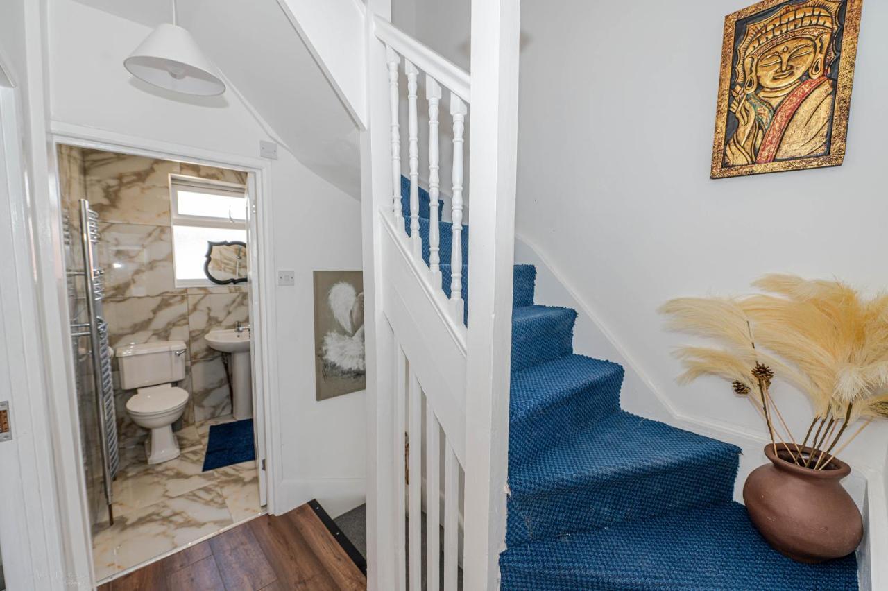 4 Bedrooms,2 Bathrooms House With Free Parking Plumstead  Ngoại thất bức ảnh